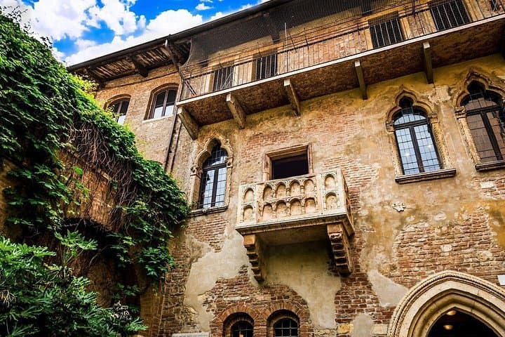 Verona Private Guided Walking Tour, Romeo & Juliet and More