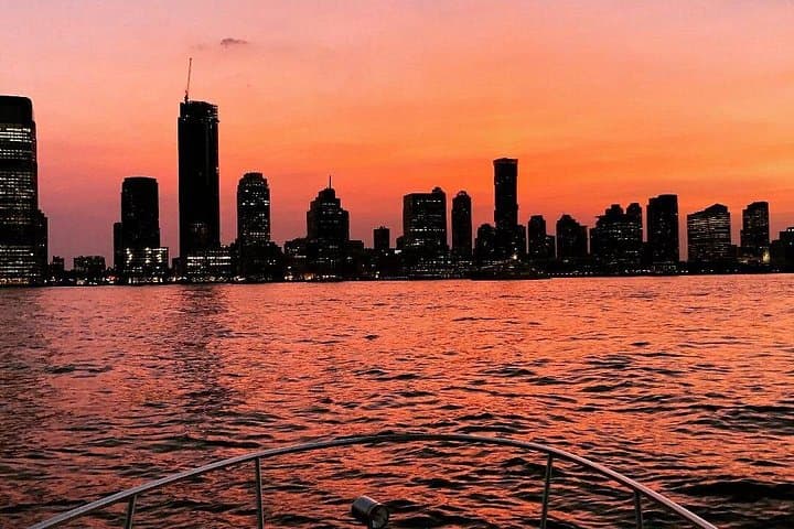 Best Private Luxury Sunset Boat Tour in New York City - 2 Hour
