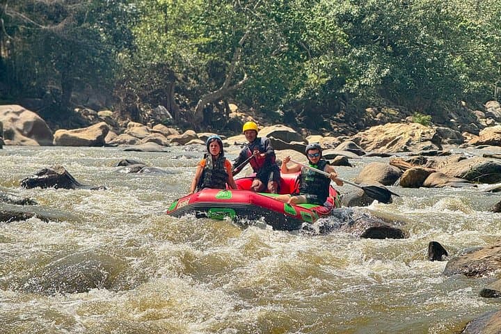 Raft the Rapids: Ultimate Whitewater Experience